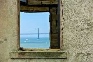 棕色混凝土窗、视图、窗、桥、奥克兰海湾大桥、废墟、离开、失效