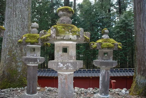日兴,日本,寺庙,植物,树木,雕塑,人体表现,雕像 日兴,日本,寺庙,植物,树木,雕塑,人体表现,雕像