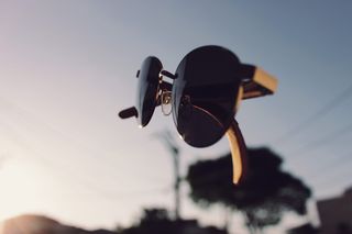 金色框黑色太阳镜