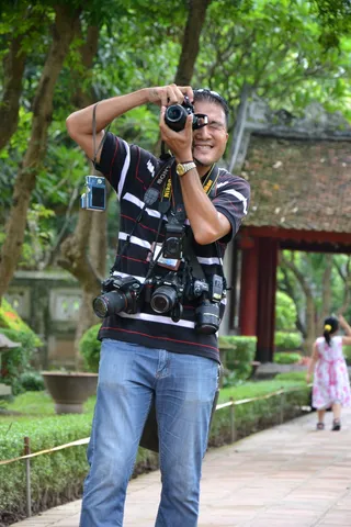 摄影师、相机、照片、休闲服、树、四分之三长、真人、前视图