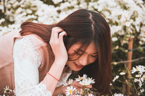 闻花香的女人 闻花香的女人