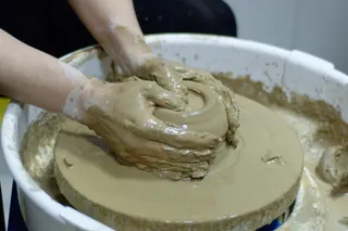 陶瓷，陶瓷，雕刻，人手，手，人体部位，准备，一人