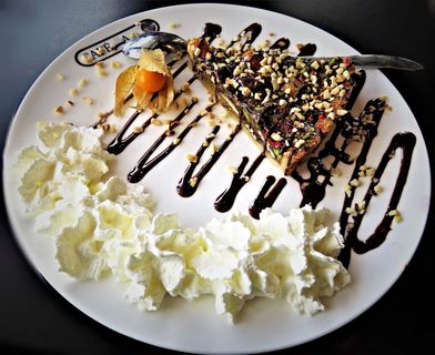 坚果蛋糕，丹麦坚果蛋糕，糕点，蛋糕，装饰，巧克力，坚果，酸浆