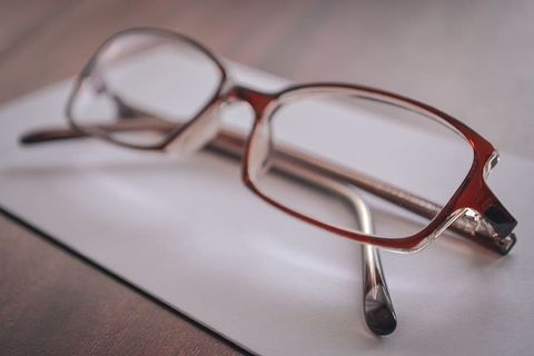 纸上的眼镜 纸上的眼镜