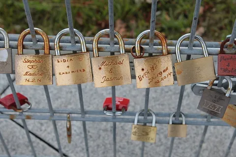 爱情城堡，城堡，挂锁，爱情，爱情锁，挂锁，永恒的爱情，象征
