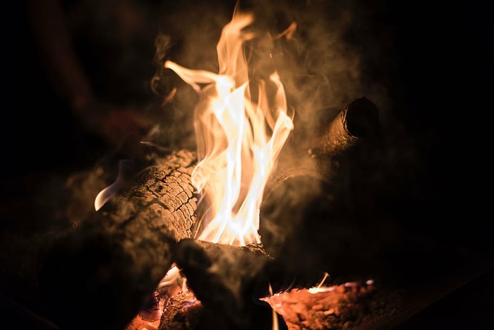 篝火、火、火焰、篝火、营火、柴火、燃烧、夜晚的照片