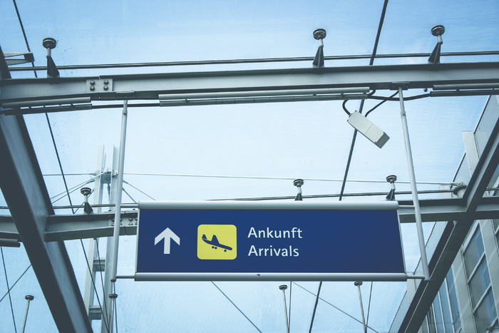 ankunft抵达道路标志、白天、机场、抵达、着陆、旅行、运输、航空