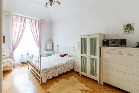 三、白色,房间家具,白天,卧室,房地产,公寓,床 三、白色,房间家具,白天,卧室,房地产,公寓,床