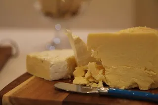 奶酪、食品、食品和饮料、新鲜度、乳制品、切片、室内、静物