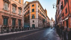 建筑物之间的道路