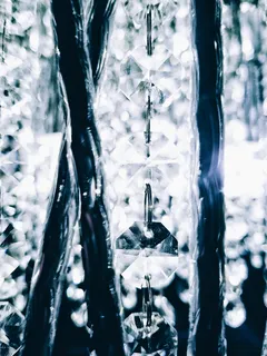 枝形吊灯，灯光，明亮，三星，聚焦前景，特写，冰柱