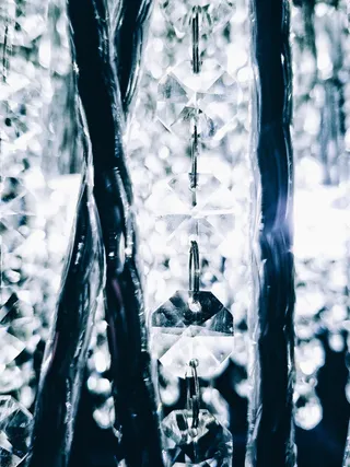 枝形吊灯，灯光，明亮，三星，聚焦前景，特写，冰柱