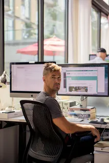 美国,教堂山,办公室,坐着,电脑,商务,商务人士,男人 美国,教堂山,办公室,坐着,电脑,商务,商务人士,男人