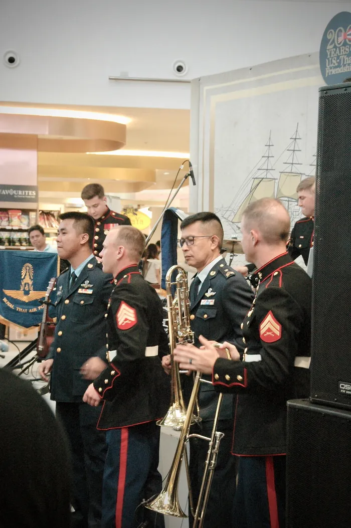 泰国皇家空军，泰国空军，200年美泰，庆祝，人群，音乐，艺术，文化和娱乐，乐器