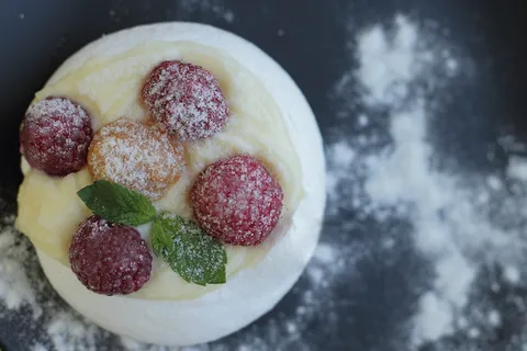 甜点，水果，蛋糕，覆盆子，草莓，浆果，奶油，红色