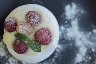 甜点，水果，蛋糕，覆盆子，草莓，浆果，奶油，红色