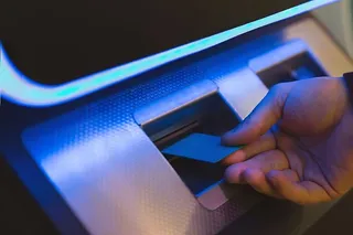 比特币Atm和卡照片