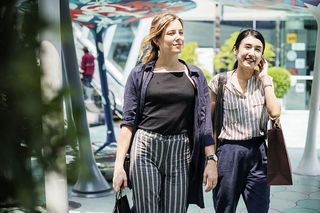 美国人、亚洲人、金发碧眼、购物、休闲、白种人、开朗、中国人