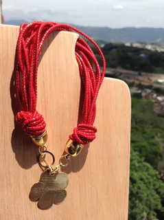 工艺品，仿珠宝，配饰，珠宝，黄铜，手镯，木质材料，聚焦前景