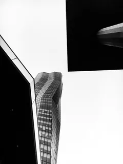 玻璃幕墙高层建筑灰度图 玻璃幕墙高层建筑灰度图