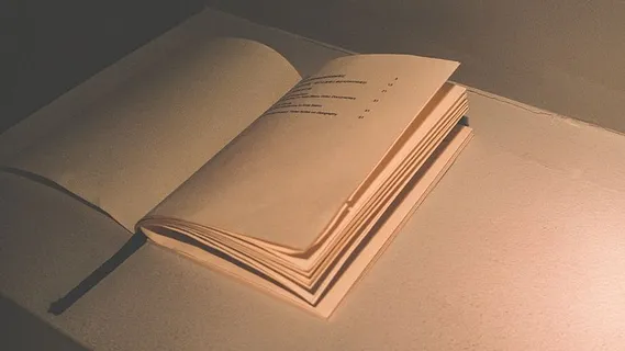 书籍、纸张、静物、无人、室内、高角度观看、出版物、文件 书籍、纸张、静物、无人、室内、高角度观看、出版物、文件