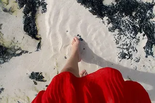 衣服，脚，低角度摄影，低角度拍摄，户外，人，沙滩，海滨