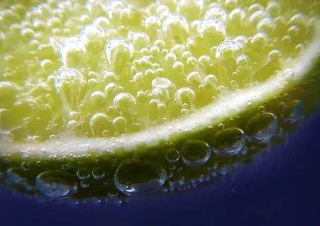 柠檬水，柠檬，苏打水，新鲜度，特写，健康饮食，食品和饮料，食品