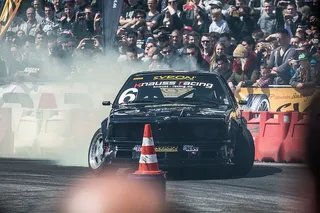 调谐世界，汽车，漂流，砂砾，烟雾，交通，交通方式，人群