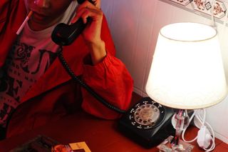 固定电话，技术，电话，照明设备，通讯，使用电话，电话接收器，红色