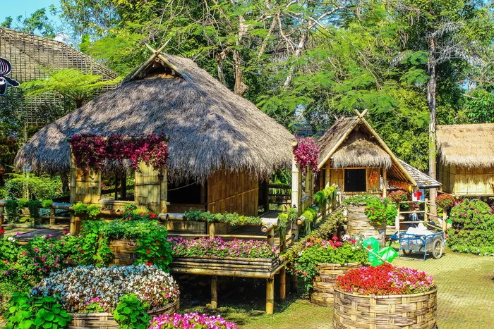 花团锦簇的小屋照片