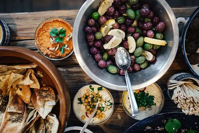 传统的中东羊肉科夫塔晚餐