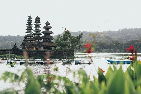 环湖宝塔 环湖宝塔