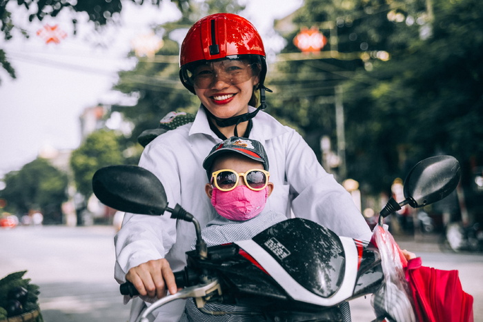 妇女、婴儿、骑行、摩托车、母亲、儿子、头盔、眼镜
