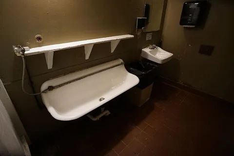 浴室，室内，水槽，卫生，家庭房间，无人，家庭浴室，高角度视野