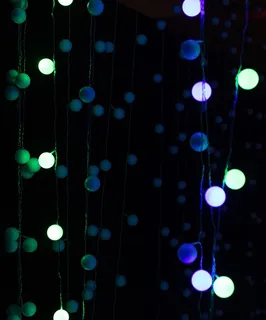 白色圆形灯泡、照明、纸张、文字、五彩纸屑、气泡、灯光、艺术