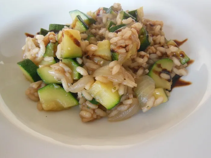 大米，西葫芦，蔬菜，米饭，食品，食品和饮料，即食，盘子