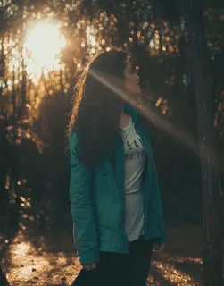 看着树的女人 看着树的女人