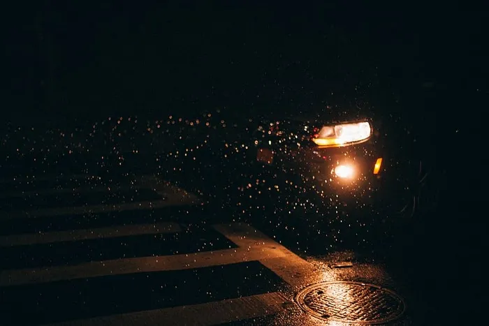 模糊，黑暗，夜晚，头灯，灯光，夜晚，人行横道，下雨