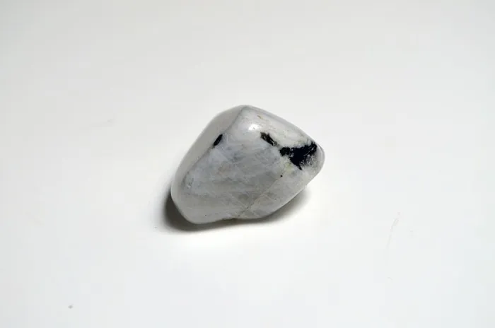 regnbågsmånsten，月光石，水晶，石头，矿物，石头-物体，岩石-物体，卵石
