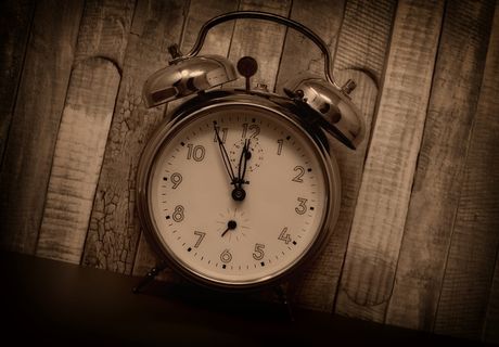 第十一个小时，反思的时间，灾难，改变的时间，闹钟，闹钟，铃声，拨号