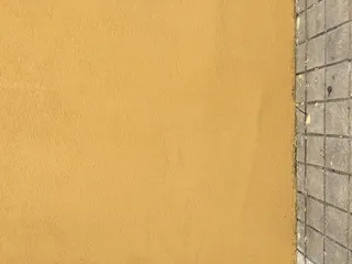 葡萄牙，波尔图，电视。das almas 45，地板，黄色，墙壁，橙色，墙壁建筑特征