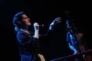 音乐会，外观，歌手，乐队，表演，手，表演，输入设备