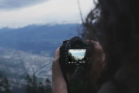 相机，数码单反，手，摄影师，摄影，拍照，摄影主题，技术