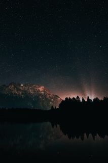 星光夜景,森林,山,天空,星星,夜晚,蓝色,红色 星光夜景,森林,山,天空,星星,夜晚,蓝色,红色