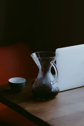 清理笔记本电脑附近的投手