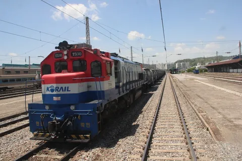 铁路、火车、铁路线、运输、航运、货物、水泥、内燃机车