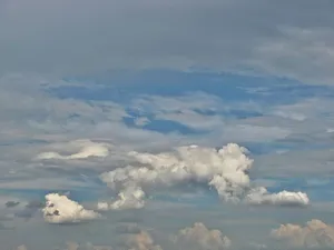 积雨云积雨云天空天气颜色白色灰色