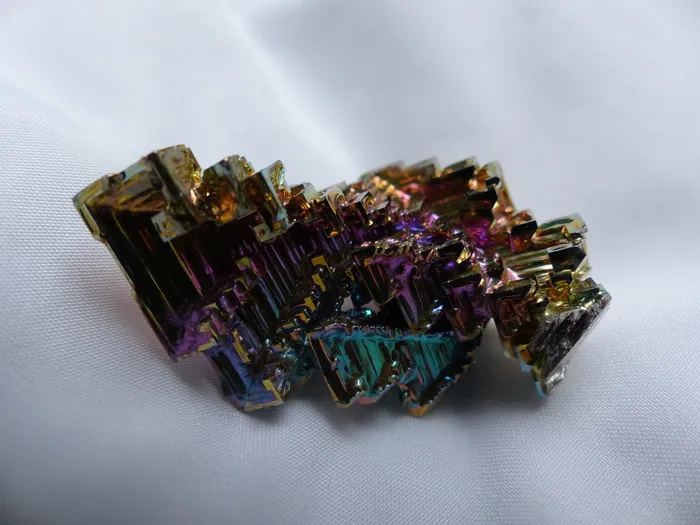 釉面，矿物，彩虹色，釉面包括，铋，铋晶体，铋晶体水平，培育