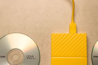 电脑、光盘、数字、存储、硬盘、黄色、无人、室内