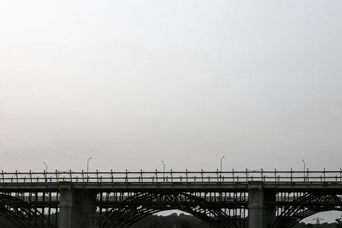 灰度照片、混凝土、桥梁、黑色、白色、照片、白天、建筑